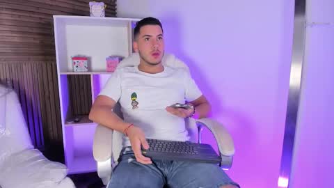 axel_grey_ online show from October 21, 12:19 pm