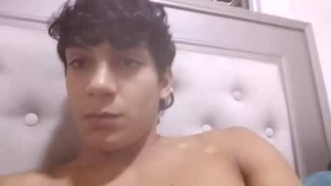 axel_rosse2 online show from November 17, 5:54 am