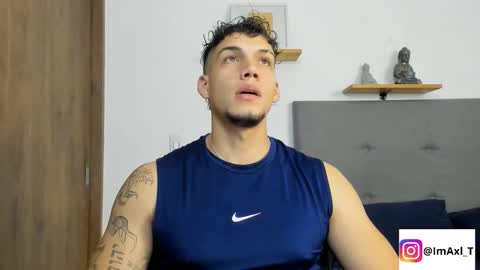 INDEPENDENT MODEL  online show from November 1, 3:10 am