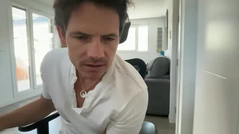 Axel Shore online show from April 27, 10:45 am