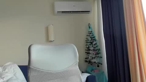 Axl online show from January 12, 9:13 am