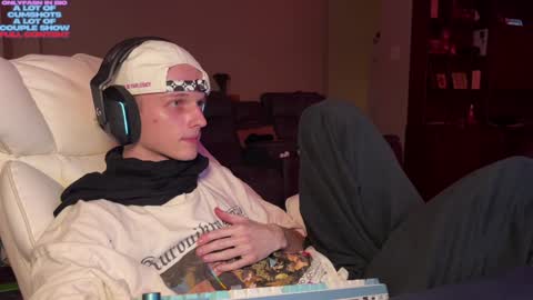 Big cock boy online show from January 14, 2:50 am