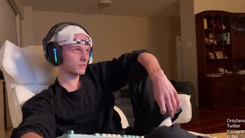 Big cock boy online show from December 19, 4:45 am