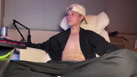 Big cock boy online show from February 4, 6:25 am