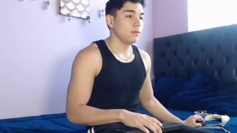Snapshot of babytwunkz chatting on October 23, 4:10 pm Hey Im Zayn good to see u here online show from October 23, 4:10 pm