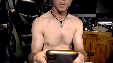 bchillin28 online show from July 3, 10:12 pm