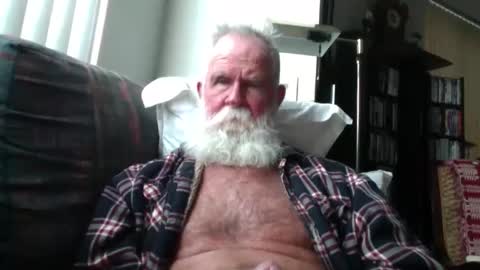 beardbushy online show from April 12, 5:25 pm