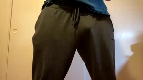 Snapshot of beauty_beastx69 chatting on October 31, 7:01 am beauty_beastx69 online show from October 31, 7:01 am