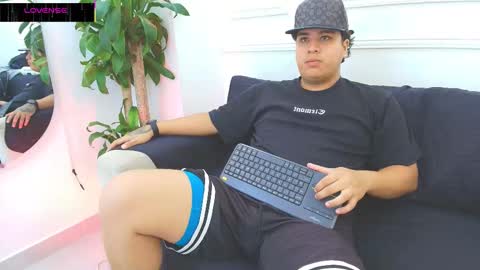 Snapshot of bennett_alejoo chatting on October 22, 9:29 pm bennett_alejoo online show from October 22, 9:29 pm