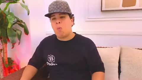 bennett_alejoo online show from July 6, 7:59 pm