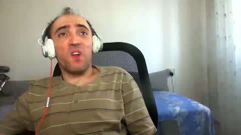 Snapshot of bentish chatting on October 23, 7:45 am bentish online show from October 23, 7:45 am