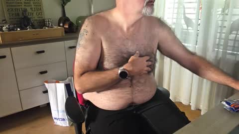 Snapshot of bigbibear88 chatting on October 22, 10:19 am bigbibear88 online show from October 22, 10:19 am