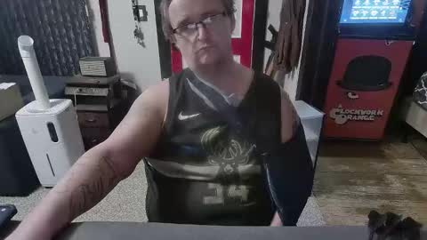 Darryl online show from January 9, 1:44 am