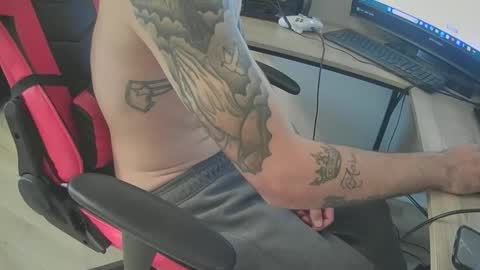 bigdick2131991 online show from January 8, 7:56 pm
