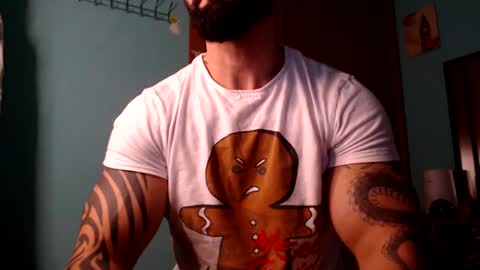 Snapshot of bigstallone chatting on December 18, 12:10 am BigStallion online show from December 18, 12:10 am