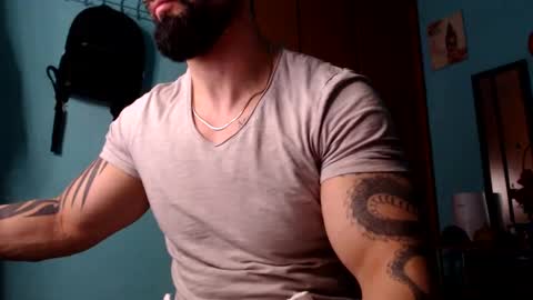 Snapshot of bigstallone chatting on December 31, 12:11 am BigStallion online show from December 31, 12:11 am