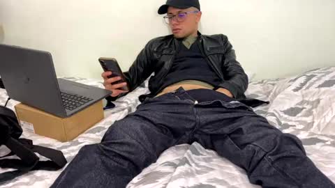 billy_magteo online show from August 5, 1:32 am