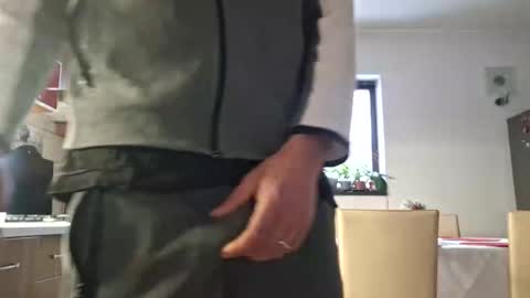 Snapshot of bisexdadd chatting on February 25, 5:41 am bisexdadd online show from February 25, 5:41 am