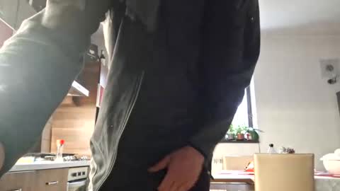 Snapshot of bisexdadd chatting on February 27, 5:56 am bisexdadd online show from February 27, 5:56 am