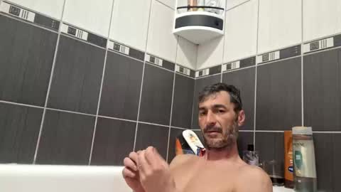 Snapshot of bisexdadd chatting on February 26, 5:42 am bisexdadd online show from February 26, 5:42 am