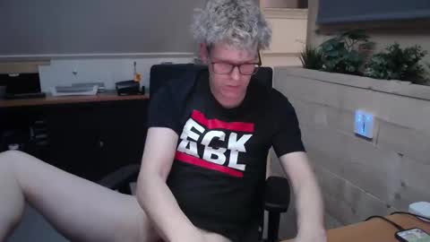 Sven online show from December 5, 8:49 pm