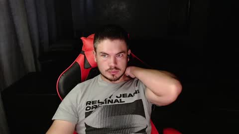 blueeyeboy0 online show from December 14, 4:12 am