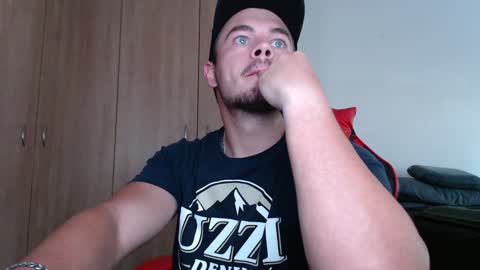 blueeyeboy0 online show from January 6, 12:35 pm