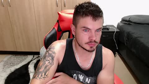 blueeyeboy0 online show from January 21, 8:54 pm