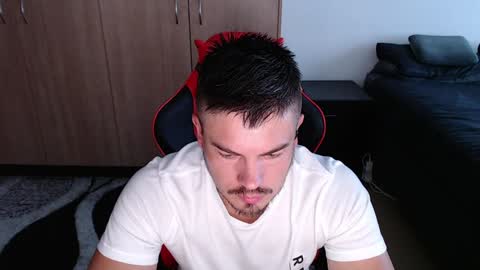 blueeyeboy0 online show from January 13, 12:35 pm