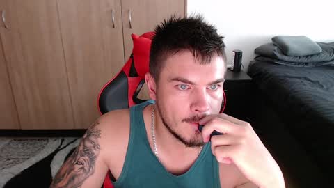 blueeyeboy0 online show from January 28, 12:43 pm