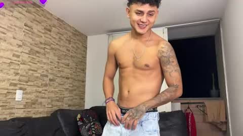 Bob  INDEPENDENT MODEL online show from July 4, 5:10 am
