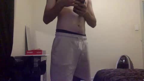 bobby_00x00 online show from May 1, 8:39 am