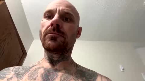 Snapshot of bodyart85_19 chatting on December 24, 2:32 am Bodyart85 19 online show from December 24, 2:32 am