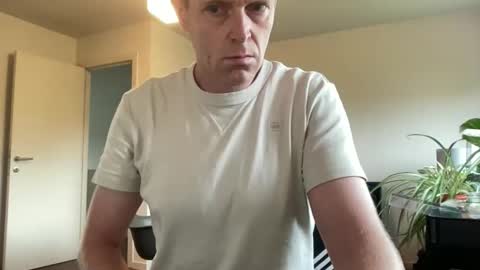 Snapshot of boegieboy76 chatting on October 17, 8:51 am ask me online show from October 17, 8:51 am