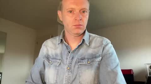 Snapshot of boegieboy76 chatting on December 10, 9:12 am ask me online show from December 10, 9:12 am