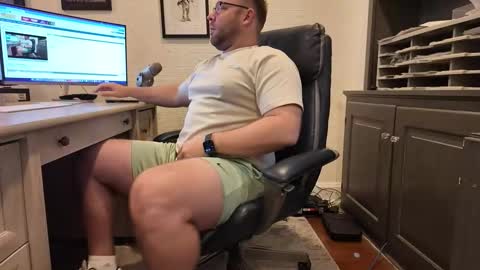 Boredhorndog online show from April 20, 2:30 pm