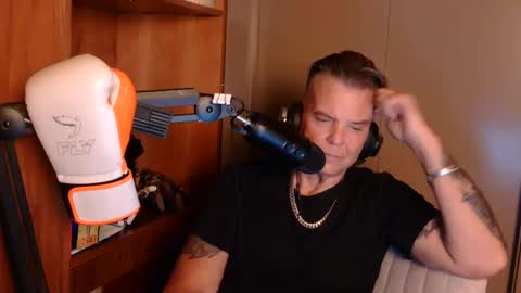 Snapshot of boss1420 chatting on October 11, 6:06 am BOSS online show from October 11, 6:06 am