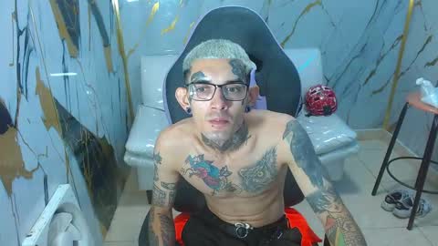 boy_tatto77 online show from January 14, 6:22 pm