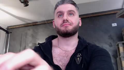 Snapshot of brad_pittfall chatting on February 12, 11:18 am ask me online show from February 12, 11:18 am