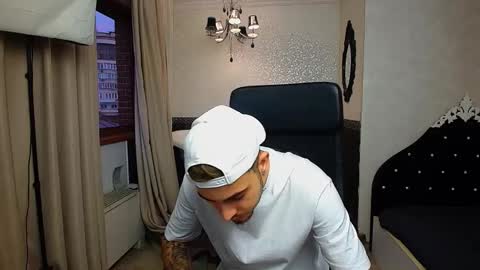 Snapshot of brandontatex chatting on October 23, 4:38 am BrandonTateX online show from October 23, 4:38 am