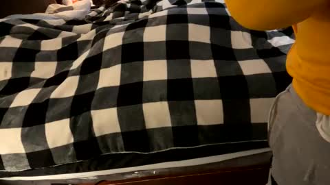 brownbootie1 online show from January 7, 4:05 pm