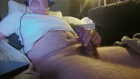 Snapshot of brt157 chatting on October 3, 3:11 am robert online show from October 3, 3:11 am