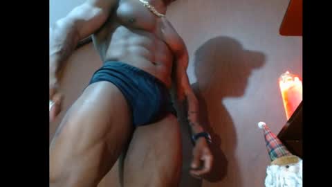 Snapshot of bryan_colen chatting on January 22, 2:04 am Enjoy the best muscle straws   online show from January 22, 2:04 am