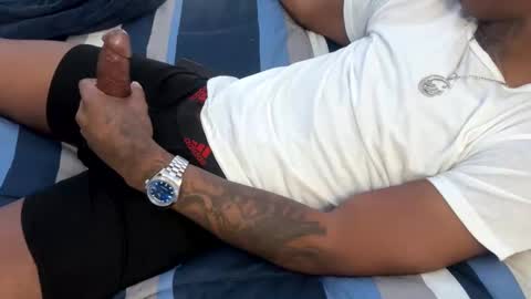 Snapshot of burgerboy06 chatting on February 19, 1:17 pm burgerboy06 online show from February 19, 1:17 pm