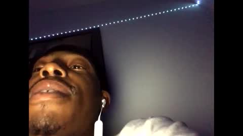 Snapshot of burgerboy06 chatting on January 25, 6:01 am burgerboy06 online show from January 25, 6:01 am