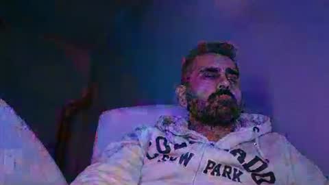 Snapshot of c534963 chatting on December 19, 9:17 pm supersperm online show from December 19, 9:17 pm