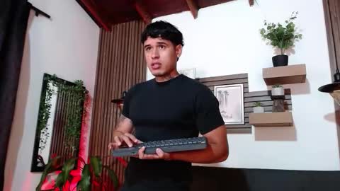 calvin913 online show from November 17, 8:50 am