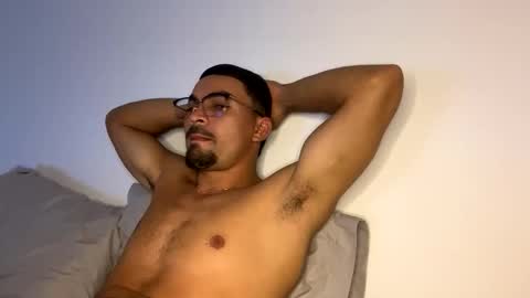 camilor_30 online show from October 10, 1:10 am