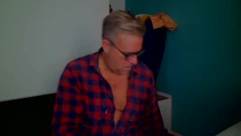 Snapshot of camunication chatting on October 25, 10:17 am camunication online show from October 25, 10:17 am