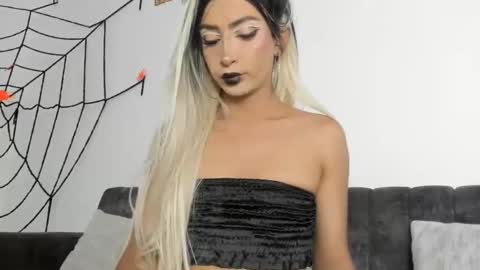 Snapshot of candy_cumyy1 chatting on October 18, 8:08 am candy_cumyy1 online show from October 18, 8:08 am